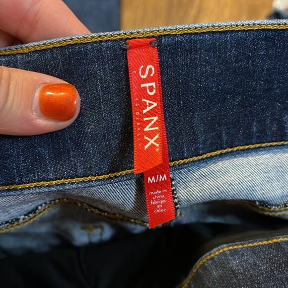 SPANX Distressed Raw Hem Blue Jeans Women’s Size Medium - Picture 5 of 5